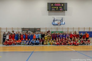 Grupowe zdjęcie wszystkich uczestników turnieju. (photo)