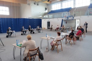 Radni Rady Miejskiej w Miejskiej Górce podczas obrad sesji (photo)