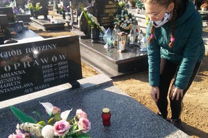 Znicz został zapalony na grobie Marcina Poprawy - posła z okresu międzywojennego (photo)