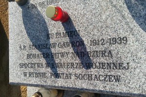 Znicz został zapalony na płycie poświęconej poległemu w bitwie nad Bzurą Stanisławowi Gawronowi (photo)