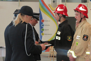 Strażacy w trakcie wręczania nagród (photo)