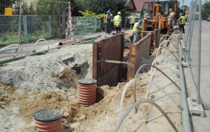 Gmina otrzymała dofinansowanie na budowę sieci  kanalizacji sanitarnej w Rozstępniewie i Gostkowie - zdjęcie