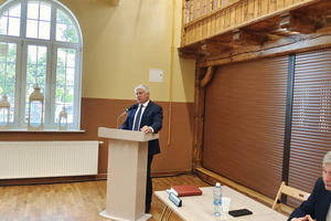 Burmistrz Miejskiej Górki w trakcie przemówienia (photo)