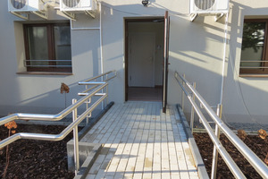 Podjazd do Urzędu dla osób ze szczególnymi potrzebami (photo)