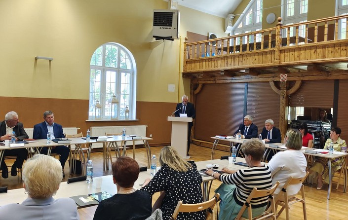 Burmistrz Karol Skrzypczak uzyskał absolutorium  - zdjęcie