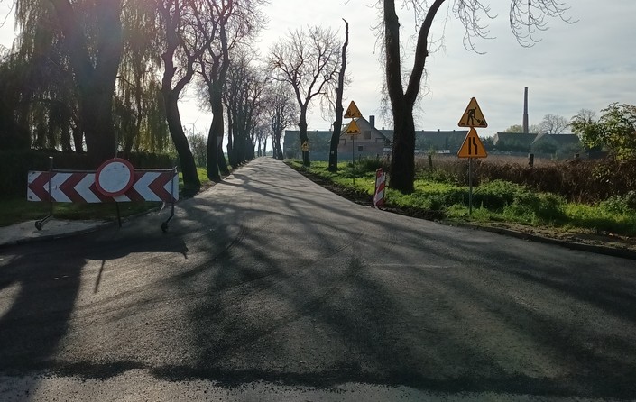 Nowa nawierzchnia asfaltowa na drodze Żołędnica - Zakrzewo - zdjęcie