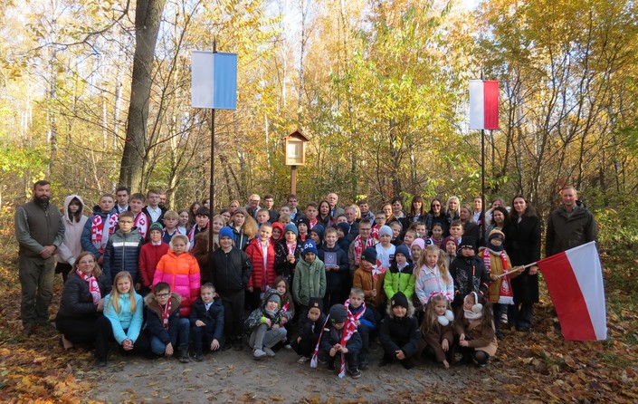 Patriotyczny pochód z okazji Święta Niepodległości - zdjęcie
