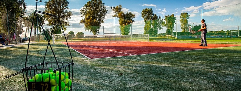 Kort tenisowy przy „Orliku” w Miejskiej Górce